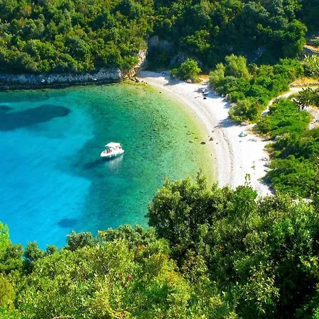 Stone House In Vineyard * Račišće