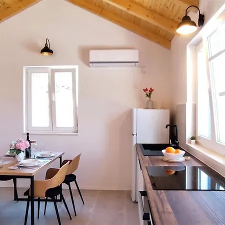 Vakantiehuis Stone House In Vineyard *